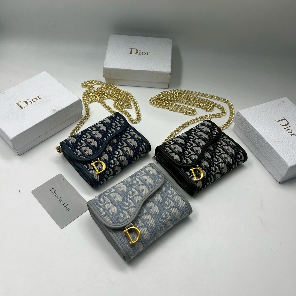 มาใหม่ กระเป๋าสะพายข้าง เป็นสายโซ่สามารถถอดได้ใบสั้นขนาด 5 นิ้วมีช่องใส่บัตรมีช่องซิบใช้งานเป็นผ้าทองานสวพร้อมกล่อง