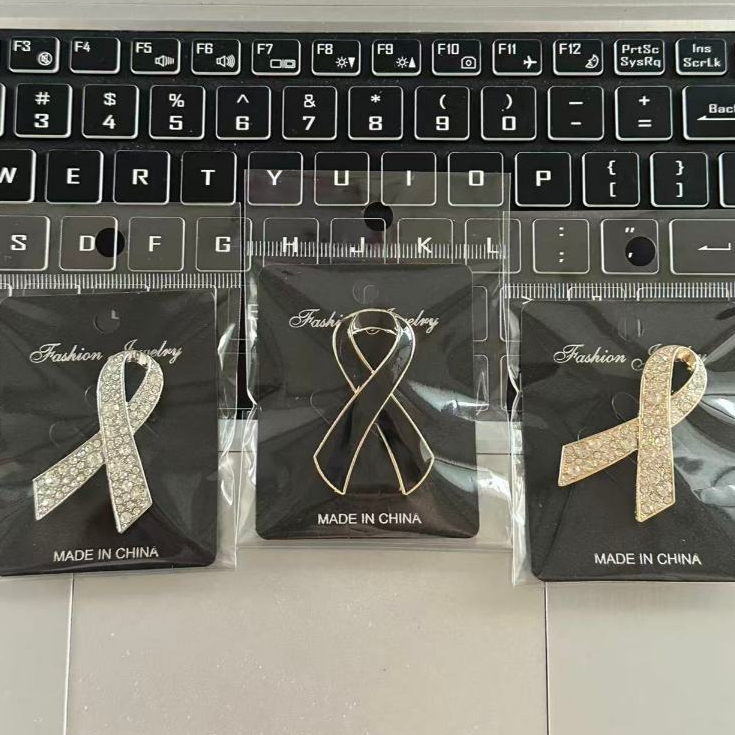 ส่งจากกรุงเทพ ขนาด4.9CM เข็มกลัดติดอก  เข็มกลัดดอกไม้ โบว์สีดำ ไว้อาลัย เพชร ทอง เงิน พร้อมส่งในไทย