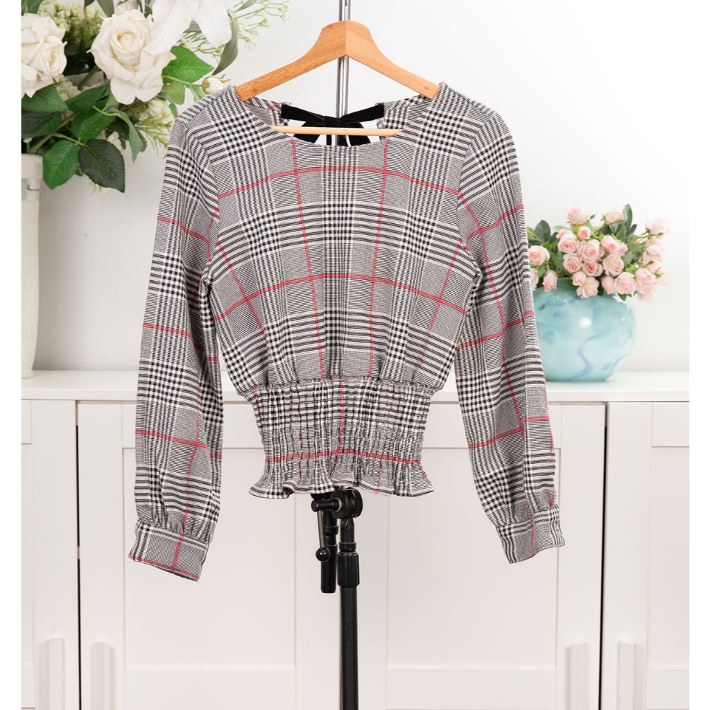 เสื้อมือสอง CECIL McBEE แขนยาวน่ารัก จั้มเอว ผูกโบวืด้านหลังผ้าคอตตอน  มีกระเป๋าซ้ายขวา สวยเก๋ลายสก็