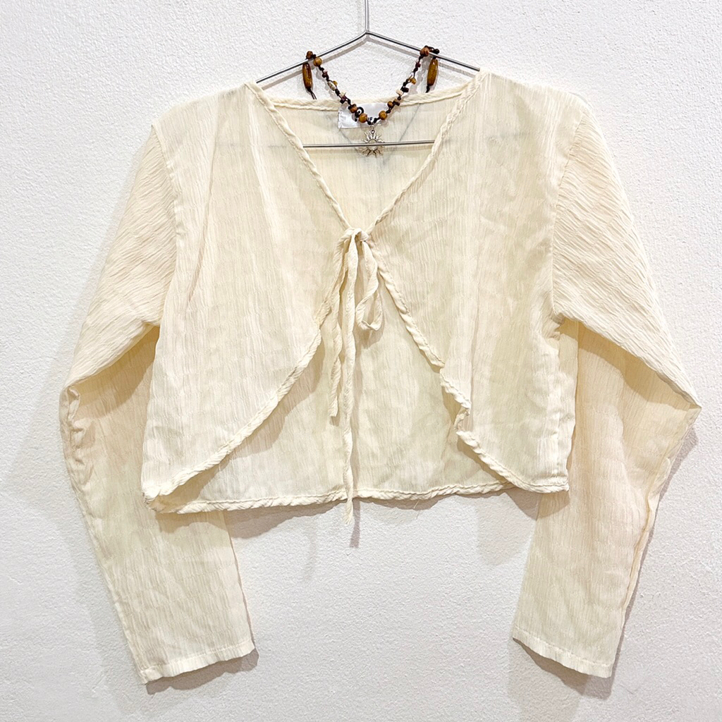 เสื้อคลุมผูกหน้า Pradop แบบครึ่งตัว สีครีม🍀ตำหนิสายที่ผูก🐞