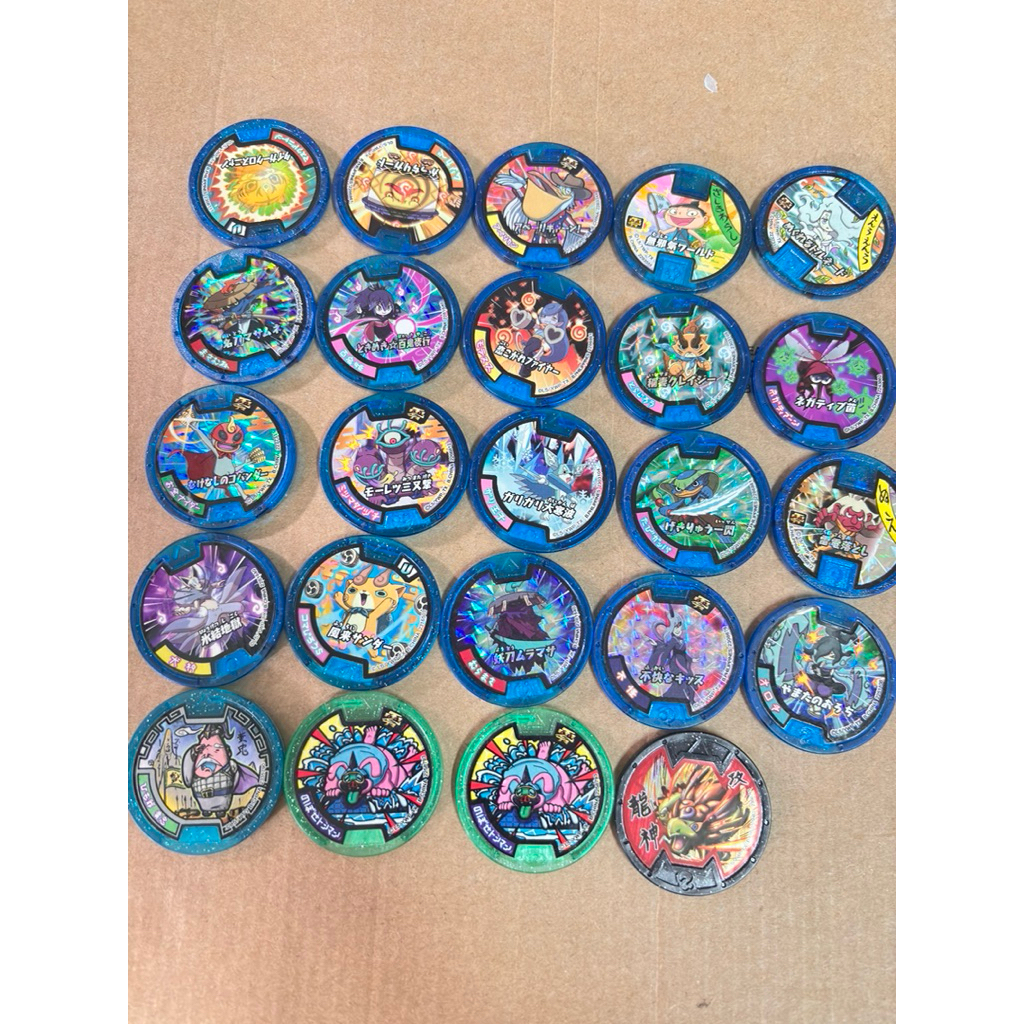 yokai watch เหรียญโยไค yokai medal คละสี น้ำเงิน เขียว ดำ ฟ้าตามรูป รวมได้รับ 24 เหรียญ มือสองของญี่