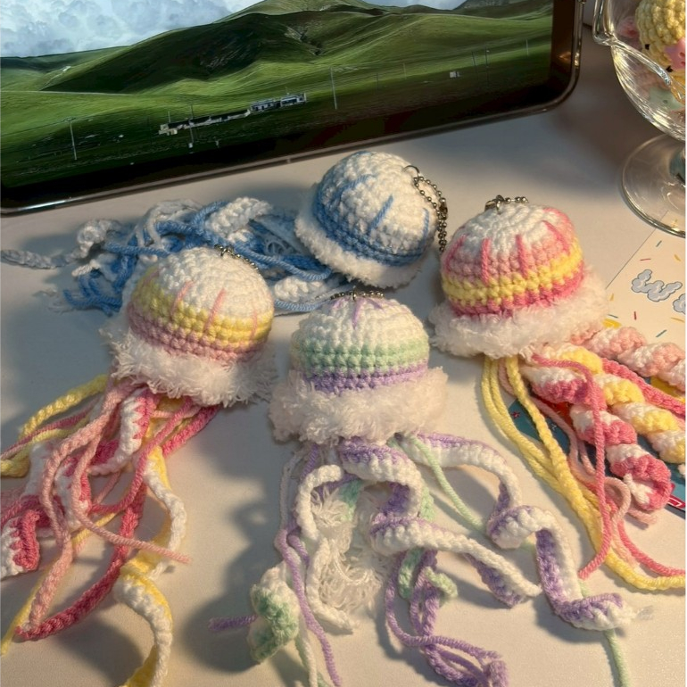 พวงกุญแจแมงกะพรุน พวงกุญแจไหมพรหม Jellyfish keychain🪼🌊
