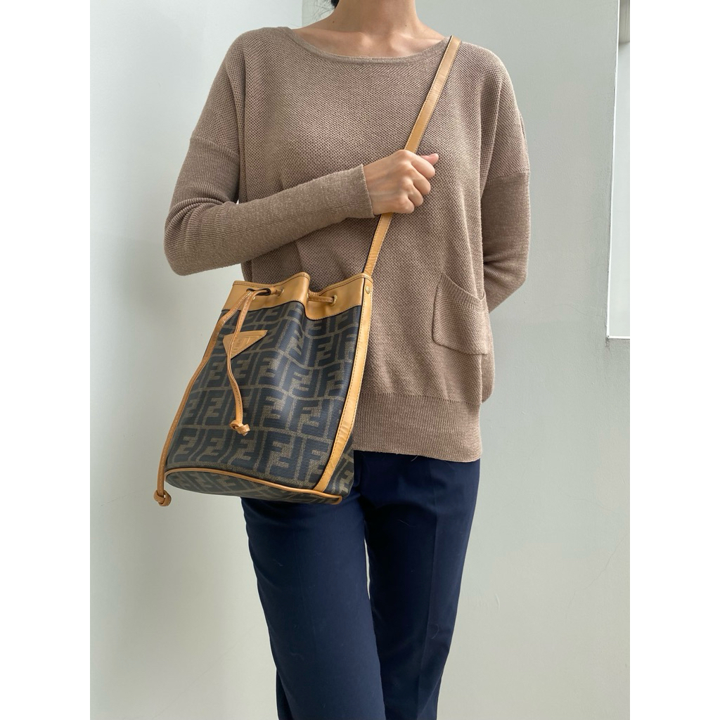 used FEN🩵DI แท้ vintage FF bucket bag