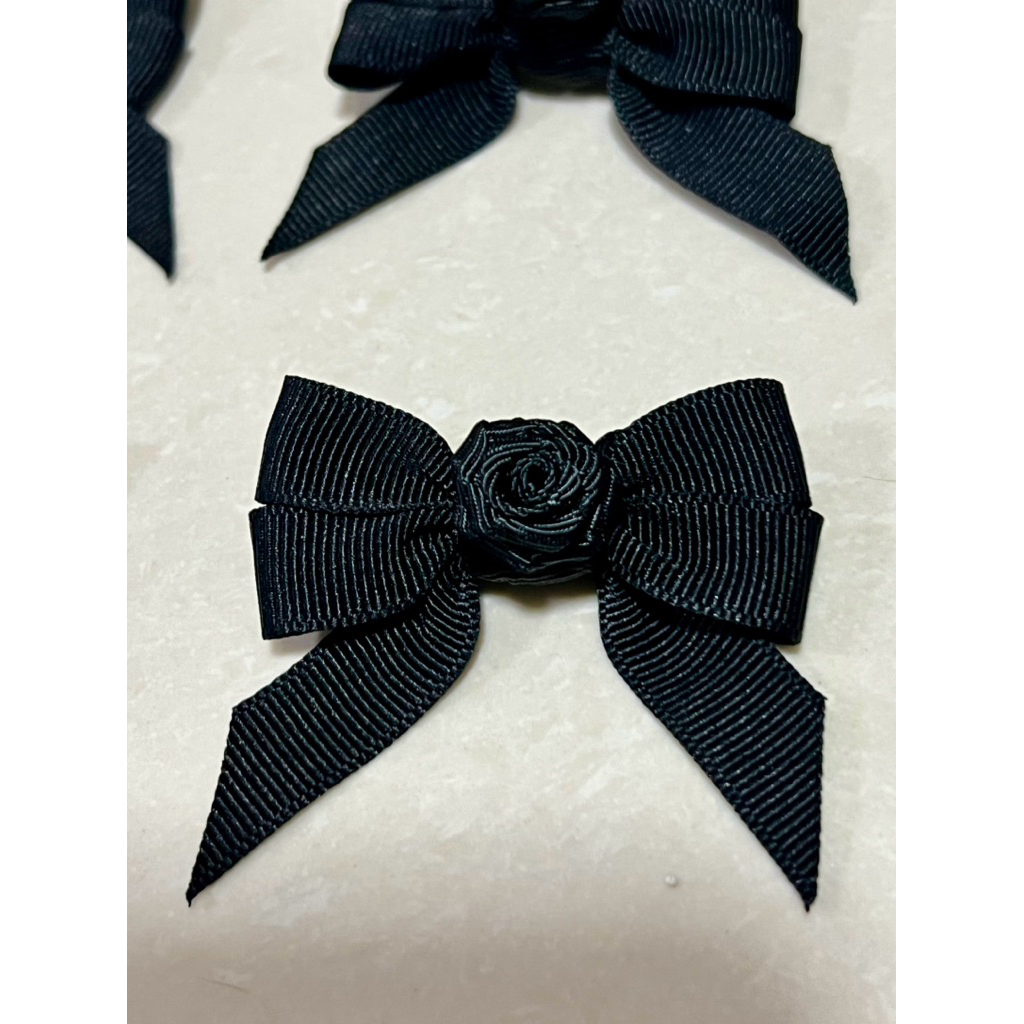 โบว์ไว้อาลัย โบว์ไว้ทุกข์ โบว์สีดำ ริบบิ้นโบว์ เข็มกลัดไว้อาลัย <โบว์2ชั้น กุหลาบ>