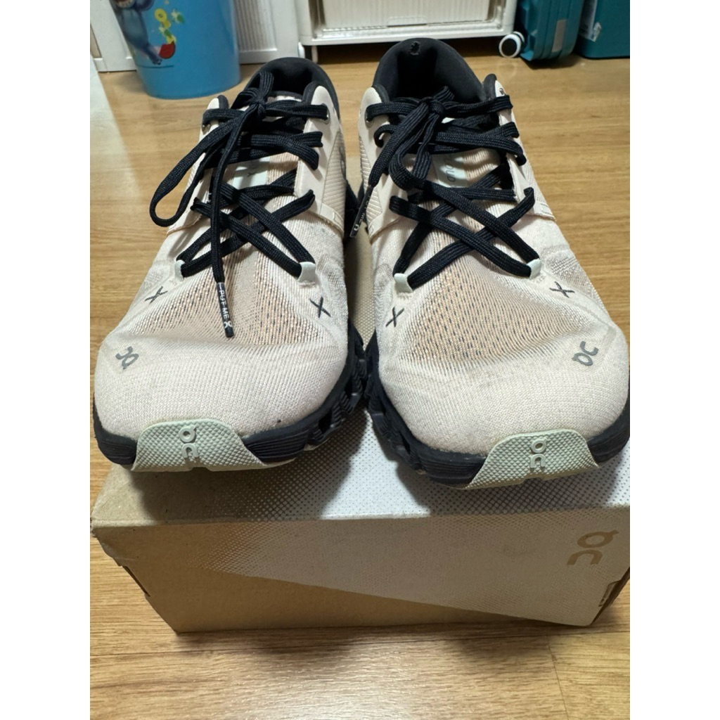 On cloud X3 สี fawn เบอร์ US 8 มือสองพร้อมกล่อง