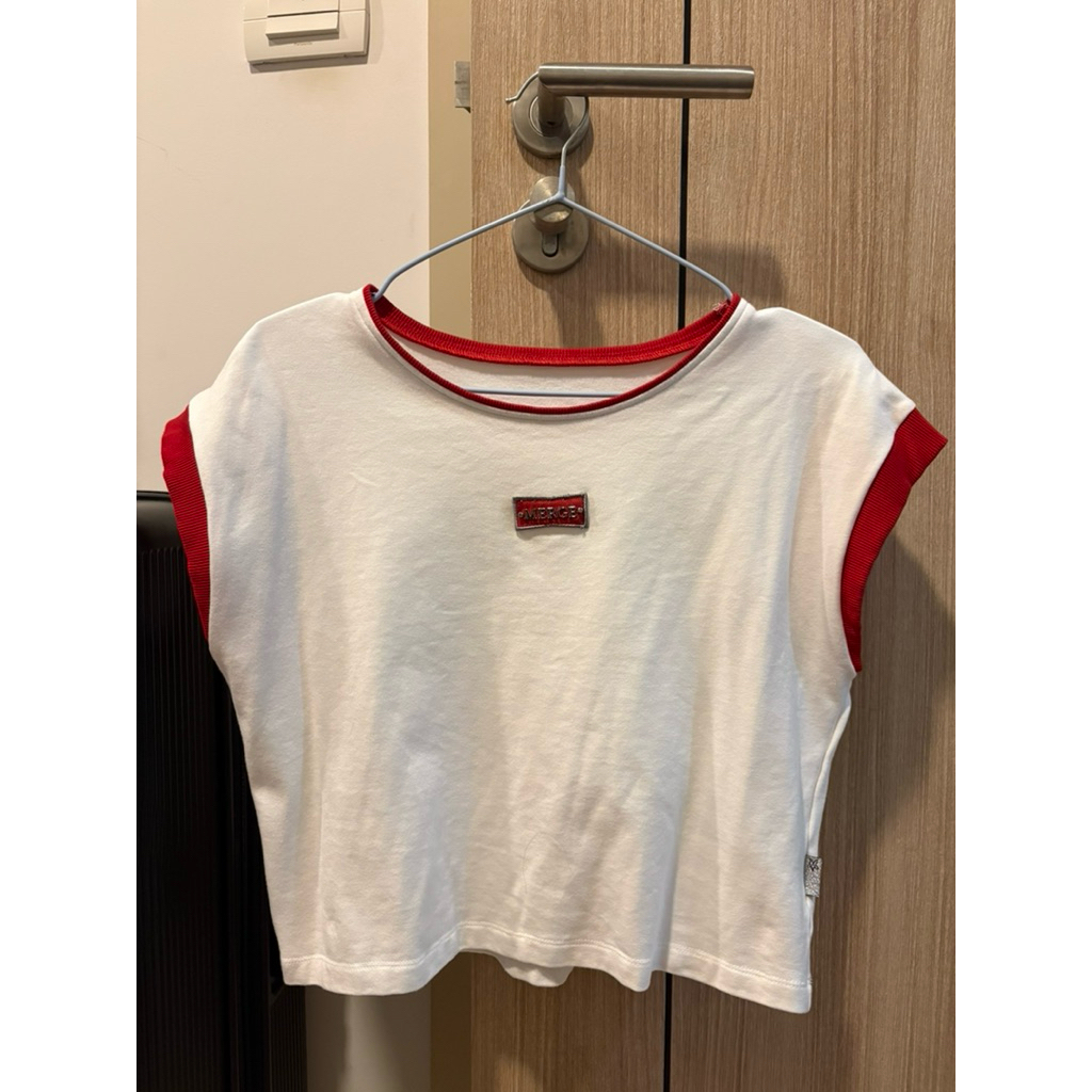 เสื้อยืดคอกรม แบรนด์ merge