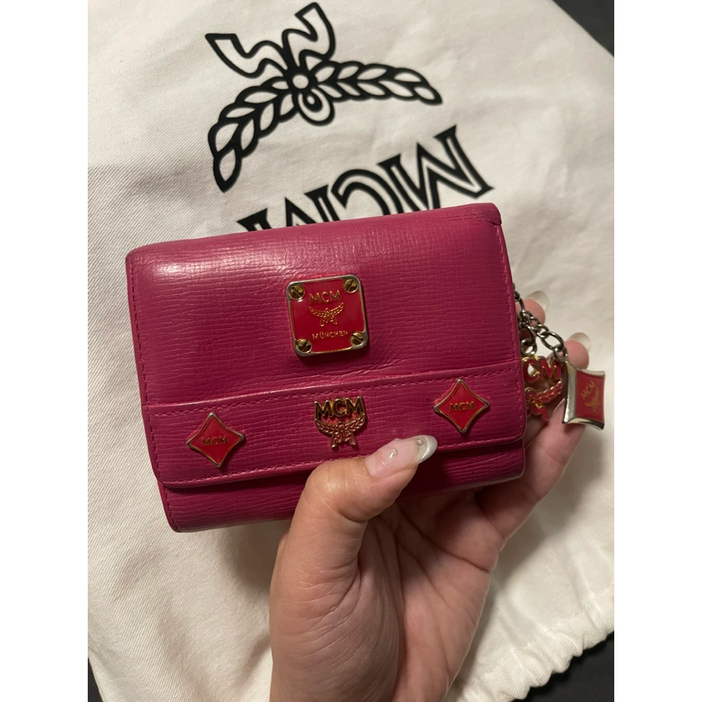 ปล่อยกระเป๋าตัง MCM สีชมพู