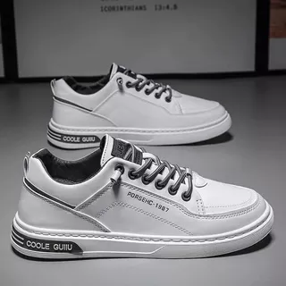 【ถุงเท้าฟรี】รองเท้าหนังลำลองผู้ชายรุ่นใหม่ รองเท้าผ้าใบกีฬา อินเทรนด์และอเนกประสงค์ เวอร์ชั่นเกาหลี