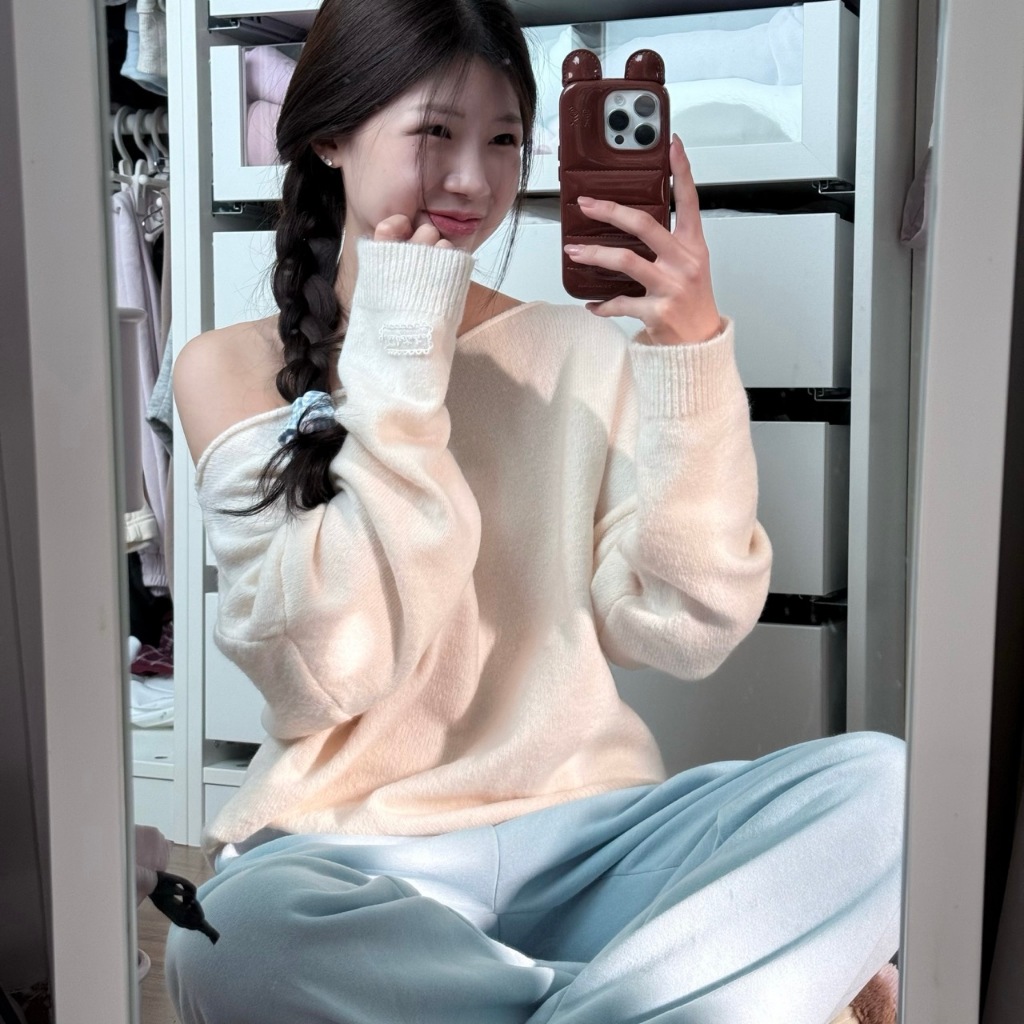 Comfy Off-Shoulder Sweater ເສື້ອໄໝພອມ ປາດໄຫລ່ (ໃສ່ສະບາຍ)