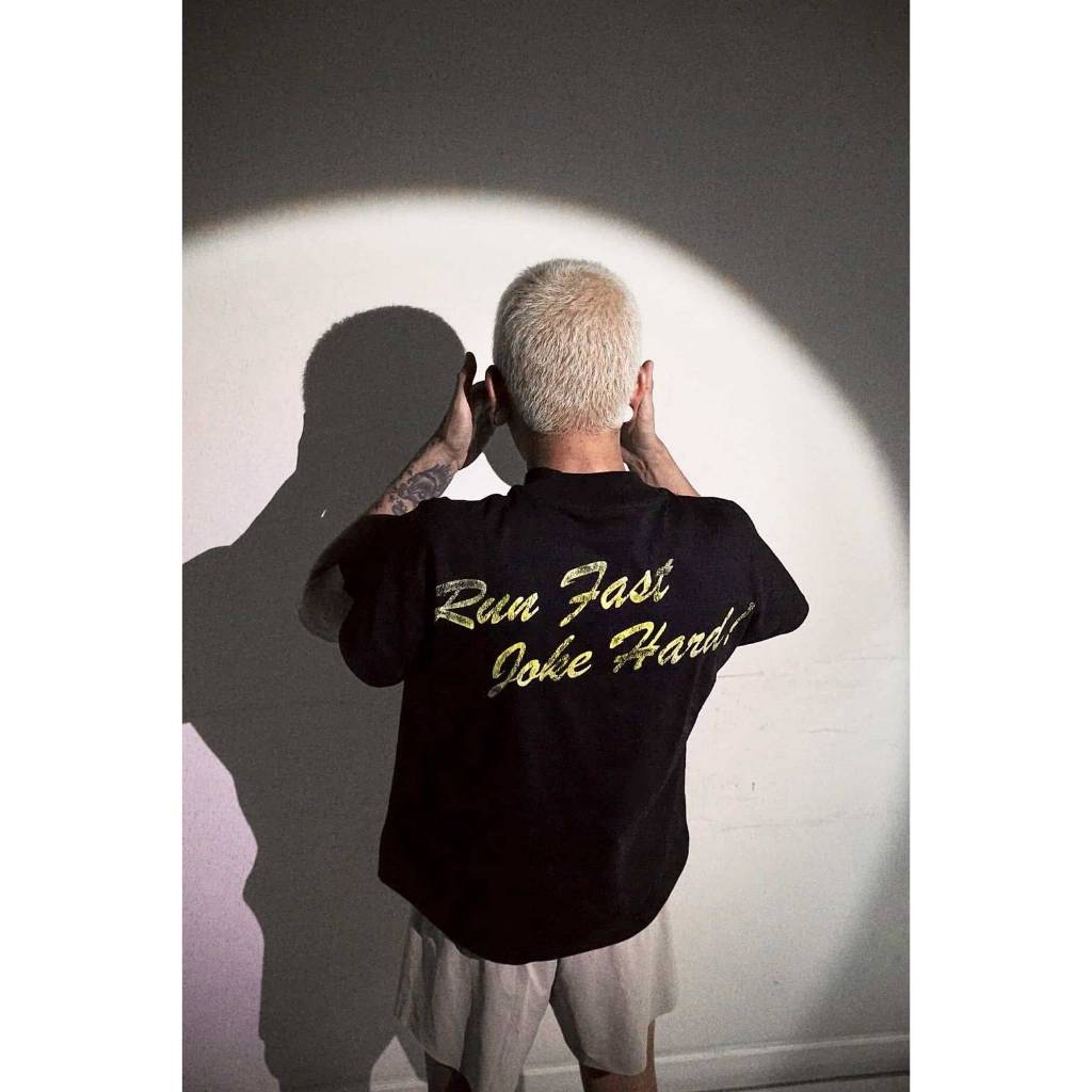 Jspkk run fast joke hard ดีไซน์การเฟด Sun Fade แบบ Handmade เป็นเอกลักษณ์ ตัวเสื้อผลิตจากผ้า Cotton 100% - รูปที่ 2
