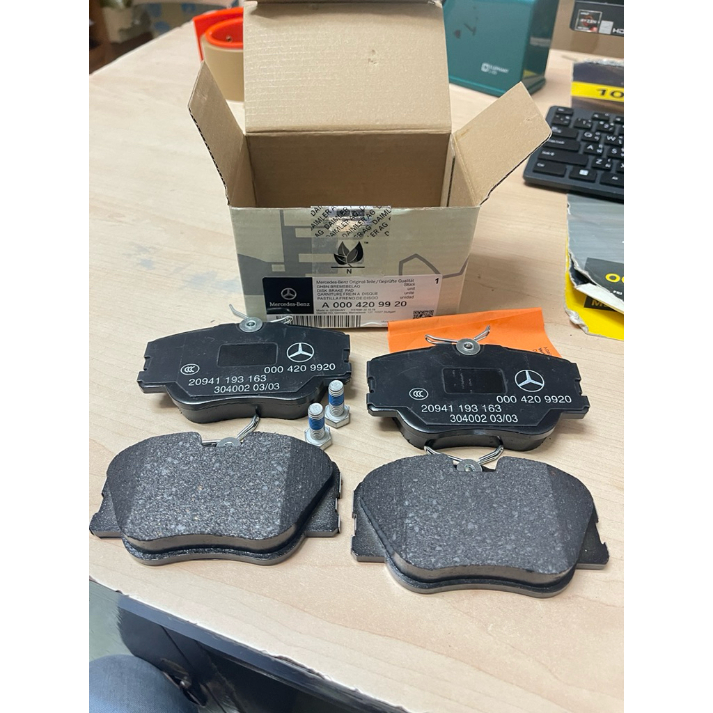 BENZ ผ้าเบรคหน้าแท้ W124 Past No.002 420 15 20 /005 420 02 20 /002 42 037 20