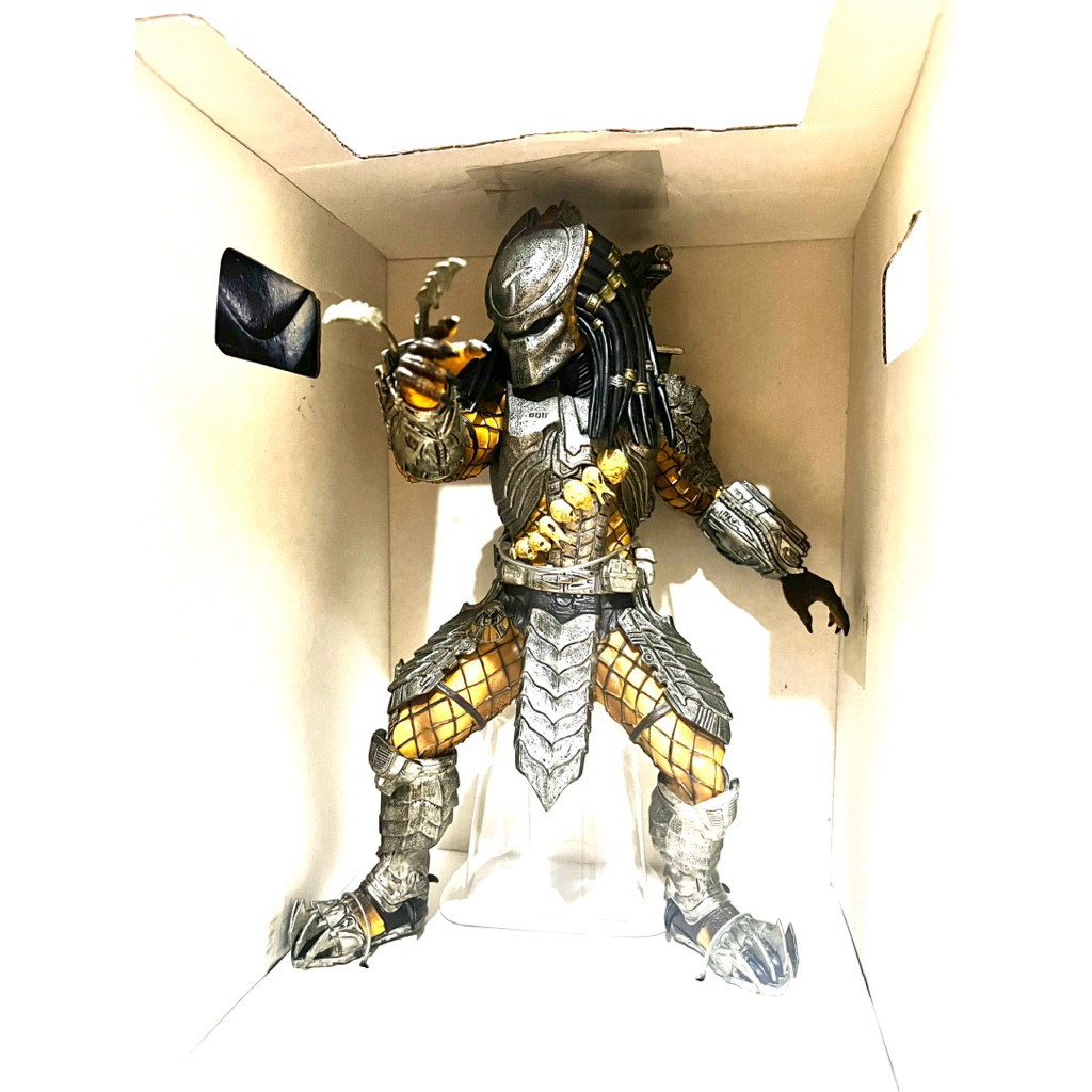 (Predator Real Figure - AVP)