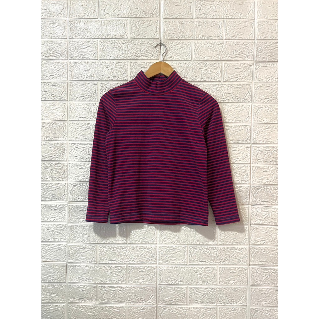 เสื้อกันหนาวคอปีนเด็ก GU ผ้าฟลีซ ลายทางแดง มือสอง ไซส์150 อก 33