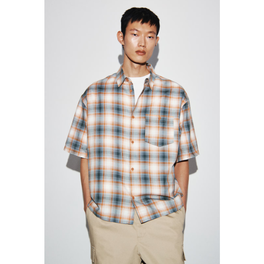 H&M(เอชแอนด์เอ็ม) เสื้อเชิ้ตทรงมาตรฐาน Men Regular Fit Shirt 1317756_1
