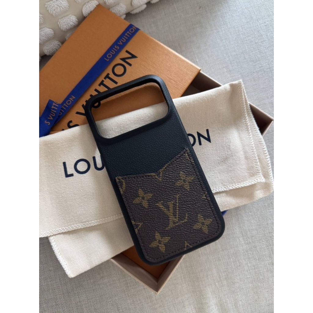 New LV iPhone 17 Promax case มือ1ของแท้💯 พร้อมส่ง **ทักรีเชครายวันก่อนกดค่า