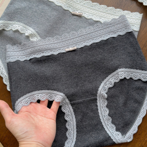 Bmme กางเกงในผ้าฝ้าย 100% เอวกลาง ดีไซน์ขอบลูกไม้ ยืดหยุ่นสูง ขยายขอบเป้ากางเกง สวมใส่สบาย