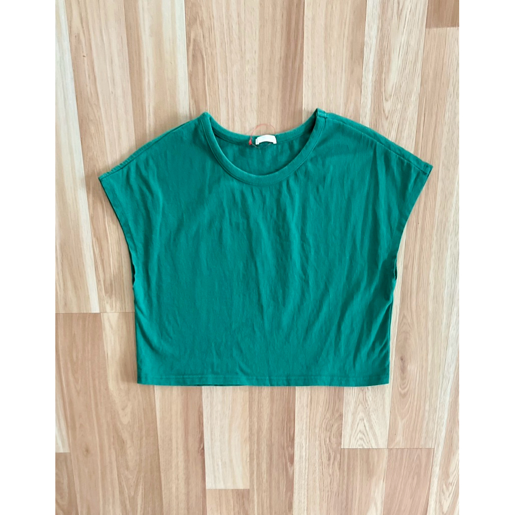 gu t shirt crop green