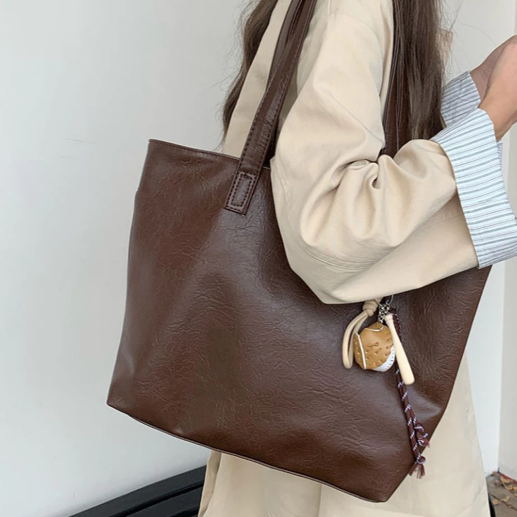 Look.Hive สินค้าใหม่ 2026 กระเป๋าหนังทรง tote bag กระเป๋าสะพายข้างเกาหลี เรียบง่าย 2 สี NEW F043
