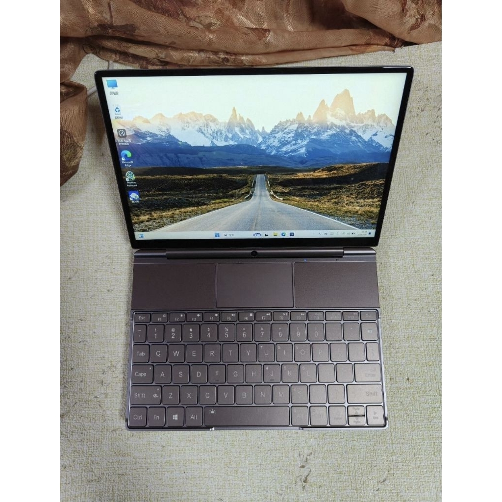 Pre order GPD WIN Max 2 2024 จอ 10.1นิ้ว AMD 7840U 8840U 32GB/2TB เครื่องเล่นเกมพกพาคอนโซล