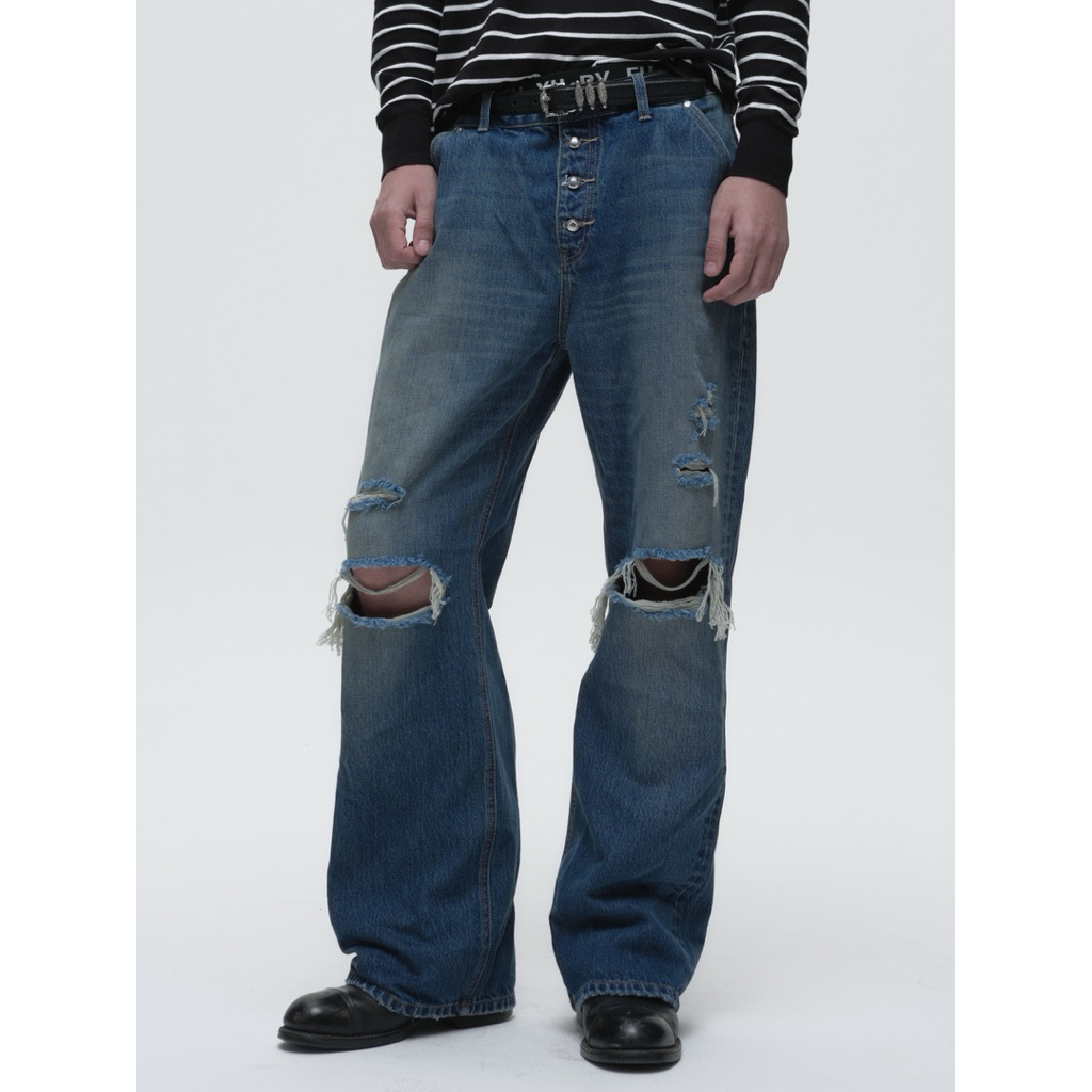‘Ripped Knee’ rust washed baggy jeans