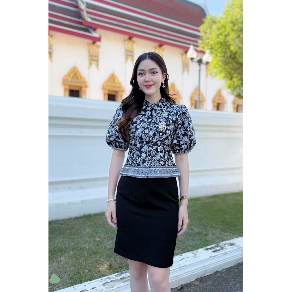 เสื้อปาเต๊ะ สีดำ รุ่นคอจีน แขนบอลลูน อัดกาว
