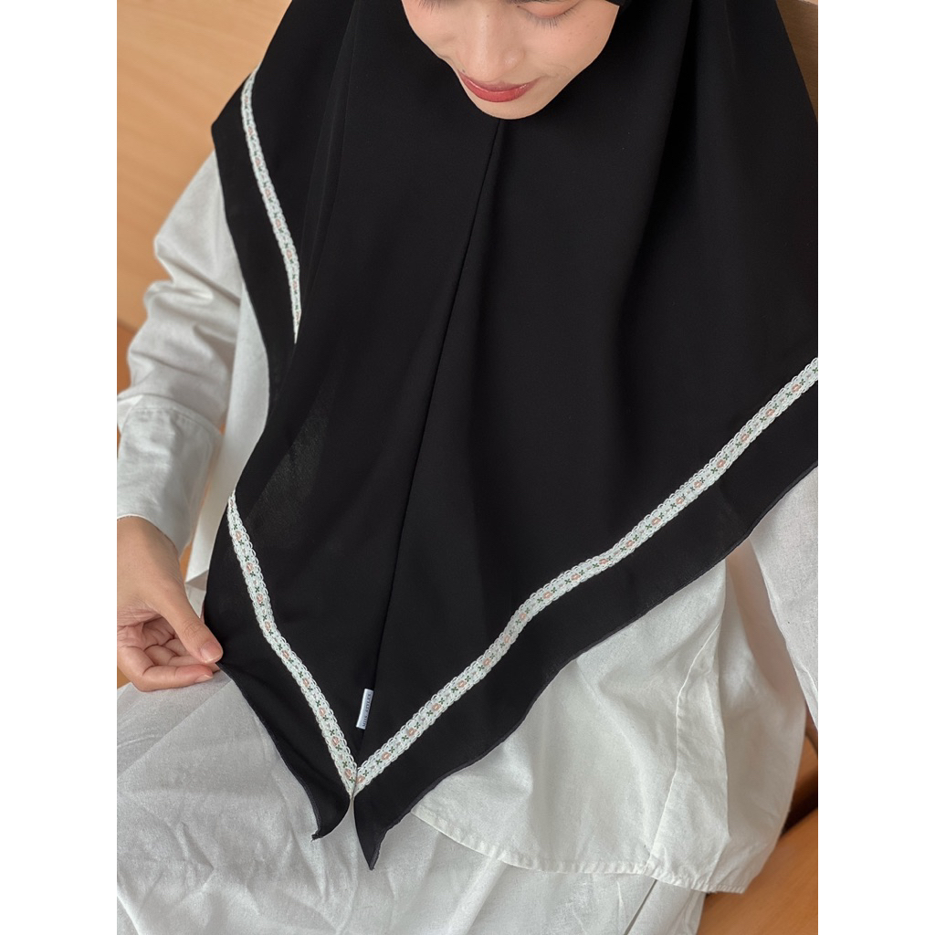 ฮีญาบกุ๊กไก่แต่งริบบิ้นปักดอก (Ribbon)