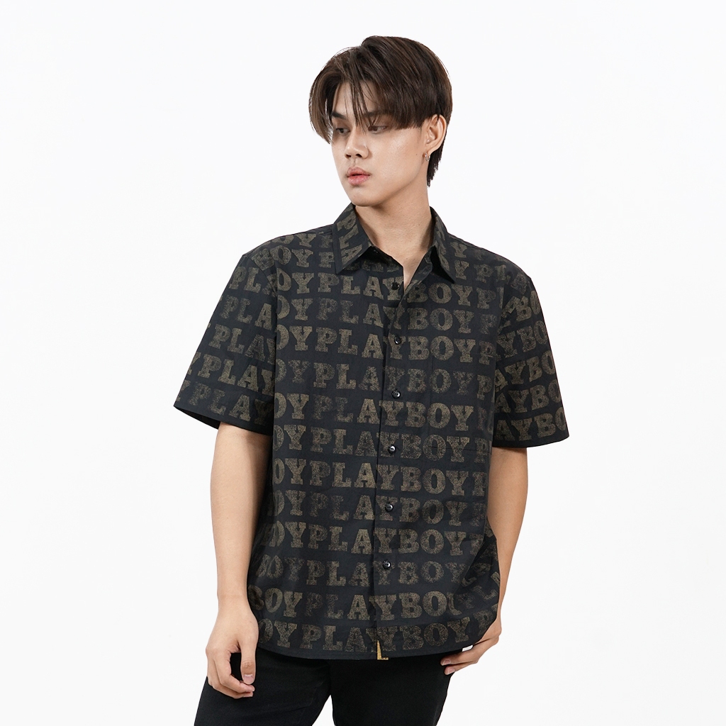 PLAYBOY PLAYBOY CLUB เสื้อเชิ้ตแขนสั้นพิมพ์ลายทั้งตัว P1MT254SS037BK – โปรปัง