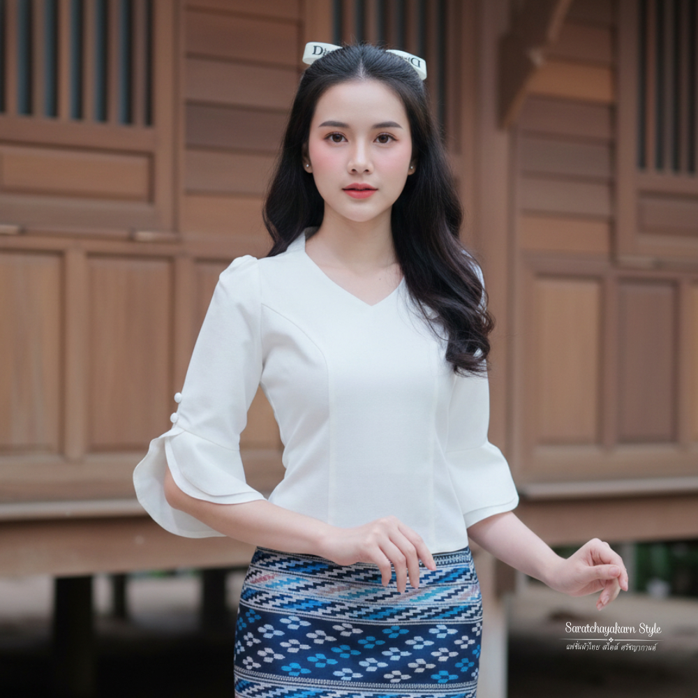 เสื้อผ้าไหมลาว เสื้อผ้าไทยประยุกต์  คอวี แขนกระดิ่ง งานเข้ารูปทรงสวย ใส่ไปงานบวช งานบุญ สวยมาก