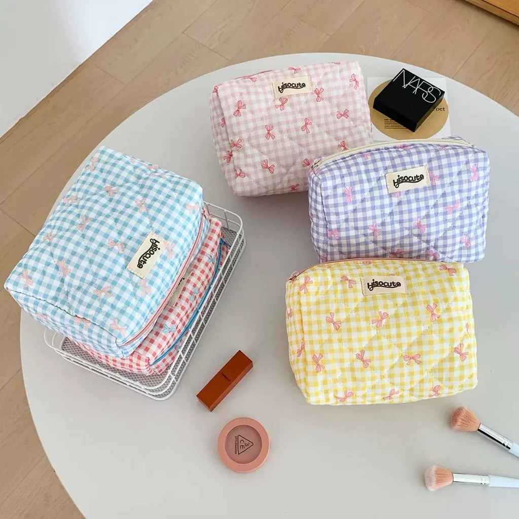 Cosmetic Bag – กระเป๋าเครื่องสำอางสไตล์เกาหลี | ความจุใหญ่ ลายตาราง พร้อมโบว์ | สำหรับสกินแคร์ & เมคอัพ thumbnail 3