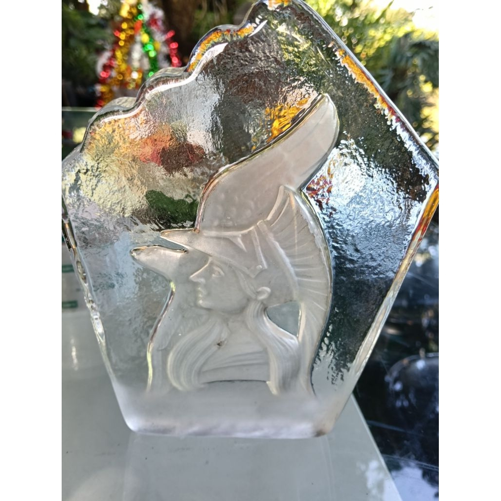 ประติมากรรมแก้ว Hestia หรือที่รู้จัก Lalique Hestia