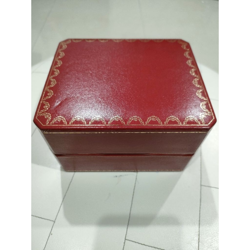 กล่องนาฬิกาcartierมือสองของแท้