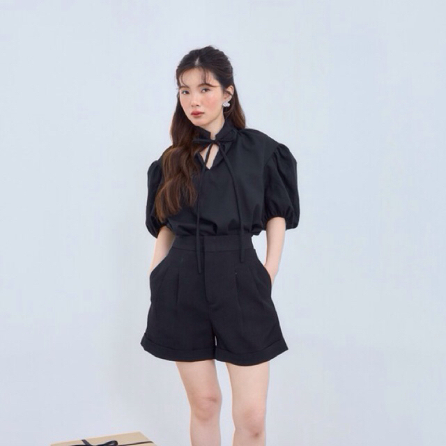 Realloose | Ribbon top (black) เสื้อคอผูกรุ่นขายดีของทางร้าน สีดำโทนสุภาพ ของมีจำนวนจำกัดน้า ผ้าลินินค่ะ