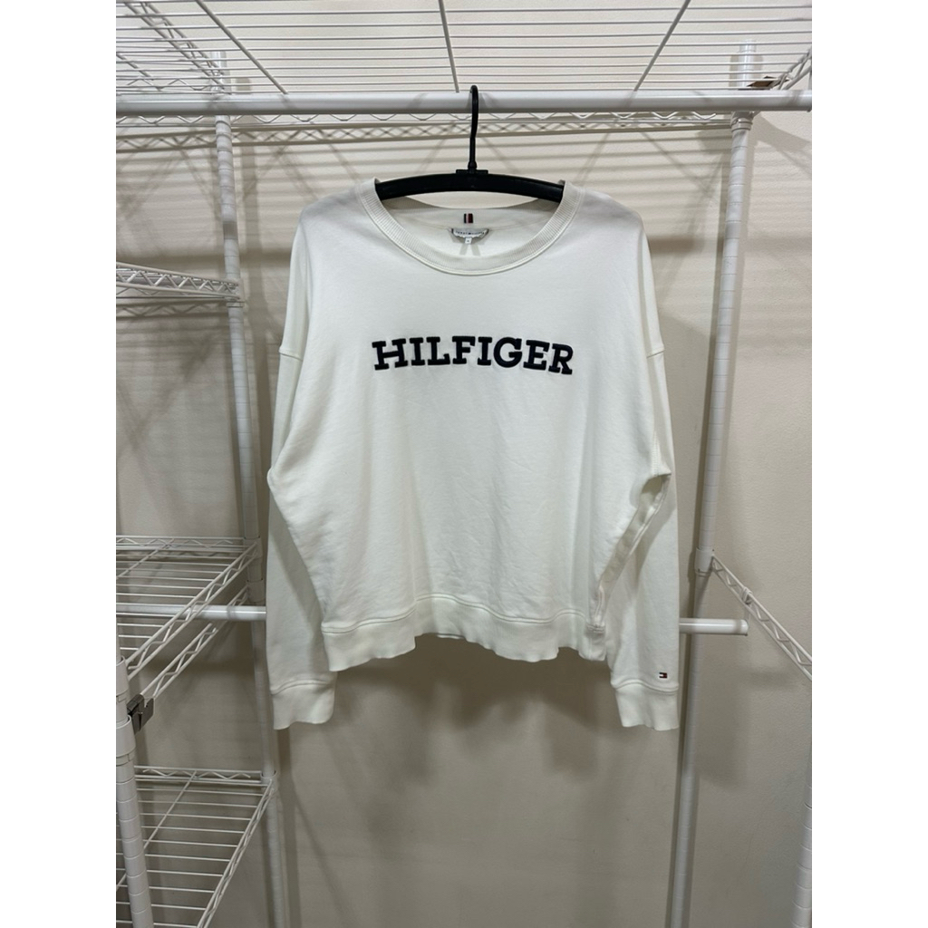เสื้อสเวตเตอร์ tommy hilfiger สีขาว งานปัก แท้💯 มือสอง