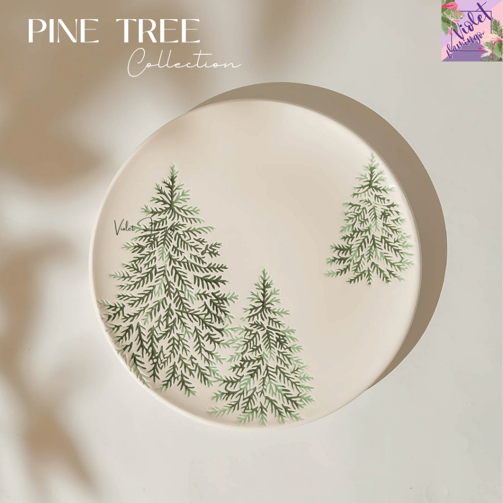 Violet Flamingo จานชามและแก้วมัคลายต้นสน Pine Tree Plate จานเซรามิคสีขาวลายต้นคริสมาสต์สีเขียว Christmas Collection