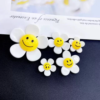 💦พร้อมส่ง💦 ตัวติดรองเท้า จิ๊บบิท Jibbitz ดอกเดซี่🌼 Lovely Daisy มีให้เลือก 4 ขนาด (ราคาต่อ 1 ชิ้น) วัสดุทำจากอะคริลิค