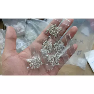 ต่างหูเงินแท้ Square Bezel Earrings 92.5% (เตยเหลี่ยม)