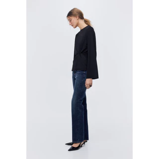 H&M(เอชแอนด์เอ็ม) เสื้อท็อปดีไซน์บิดเกลียว Women Twist-detail top 1322860_1