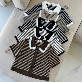 SISSY : เสื้อแขนสั้น (XS-XXL) คอบัวแต่งขอบลูกไม้ 2 ชั้น ลายขวางกระดุมหน้า ปักอะไหล่เงิน ผ้าถัก cotton