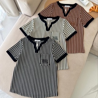 SISSY : เสื้อแขนสั้นคอกลมวี (S-XXL) แต่งขอบแขน กระเป๋าใช้งาน…