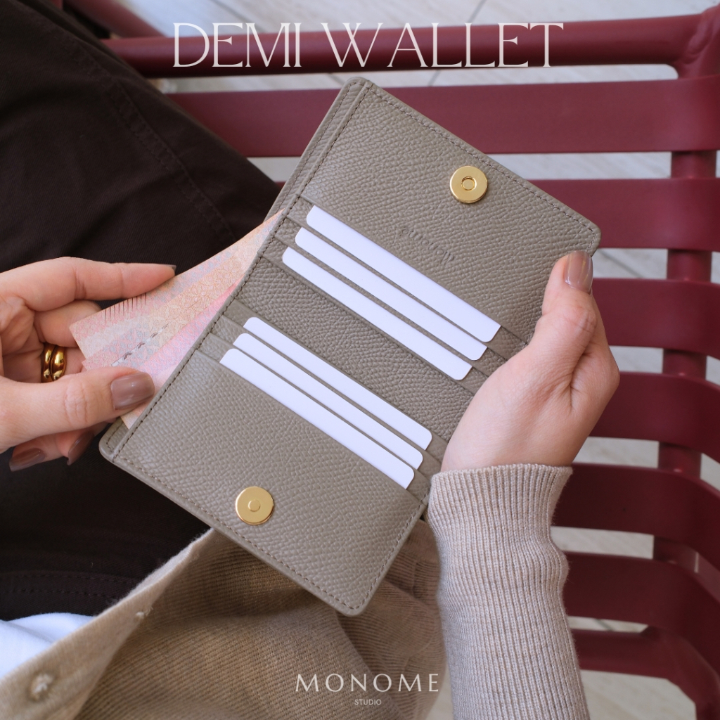 DEMI Bi-fold wallet กระเป๋าสตางค์ทรงพับครึ่ง ใส่แบงก์พันเต็มใบ มีช่องใส่เหรียญ small leather bag กระเป๋าตังค์ รูปที่ 8