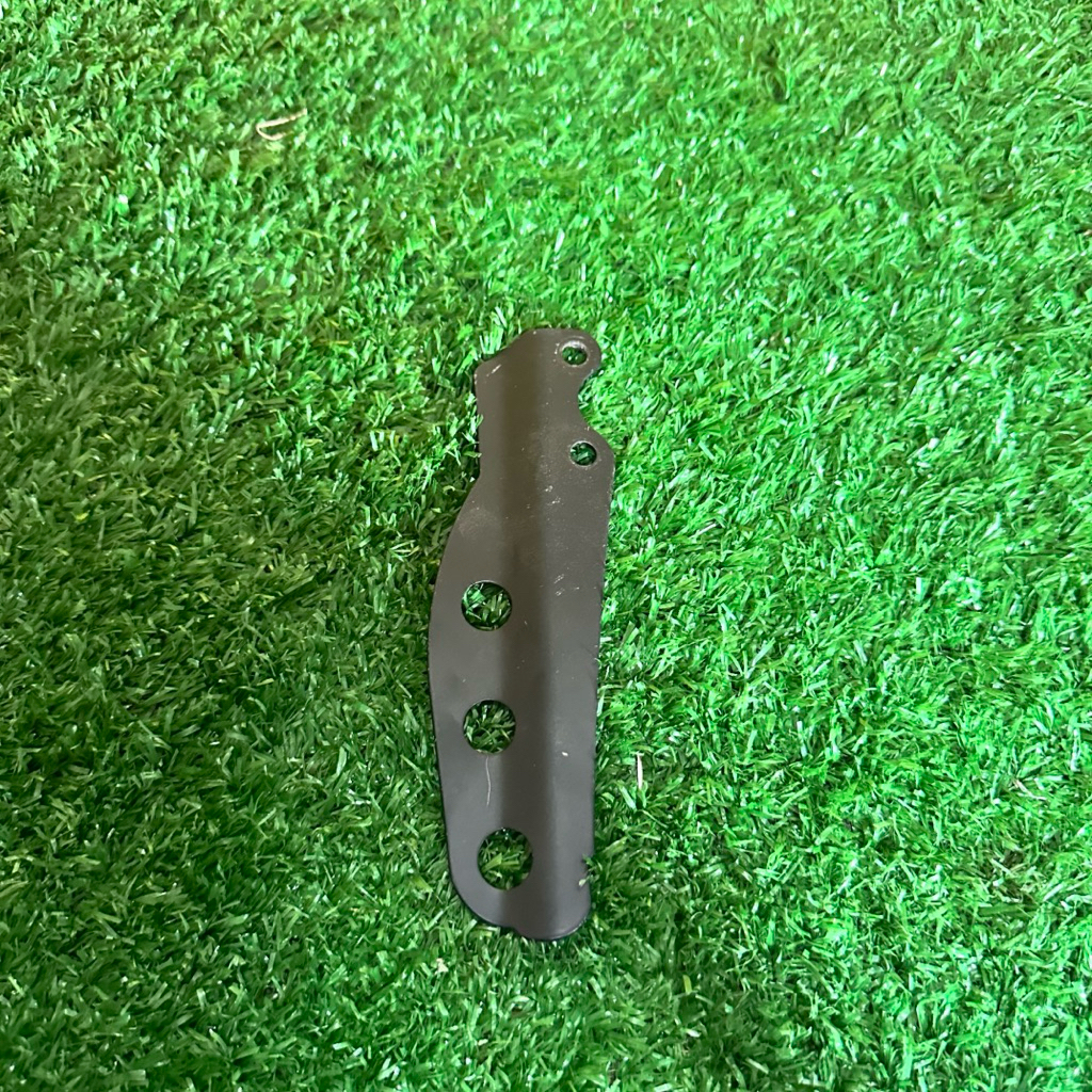 แกนห้อยสายสะพายเครื่องตัดหญ้า รุ่น สีดำ แกน411 แกนจับ สายสะพาย เครื่องตัดหญ้า ผลิตจากวัสดุเหล็ก อย่า