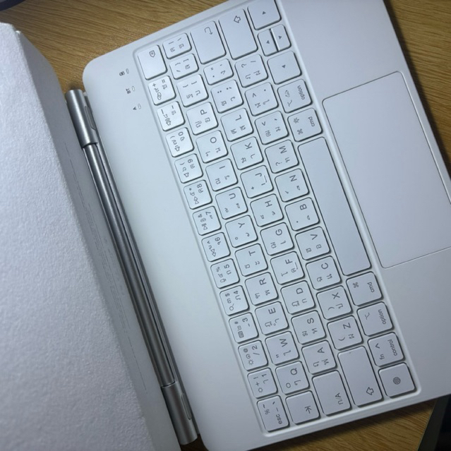 ส่งต่อ คีย์บอร์ดไอแพด goojodoq สำหรับไอแพดเจน10 /a16 สีขาว