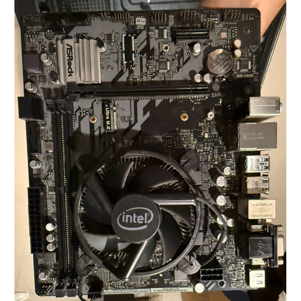 intel core i5-11400 + mainboard (มีการ์ดจอในตัว)