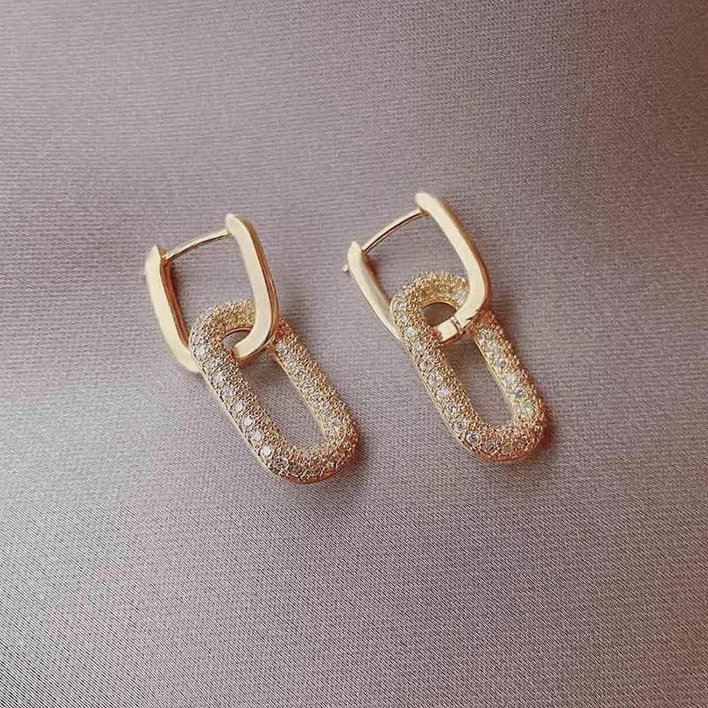 QK Jewelry ต่างหูแบบหัวเข็มขัดสำหรับผู้หญิง ชุบทองแท้ ประดับด้วยเพชรสังเคราะห์ (เซอร์คอน) ดีไซน์เก๋ไก๋ไม่ซ้ำใคร