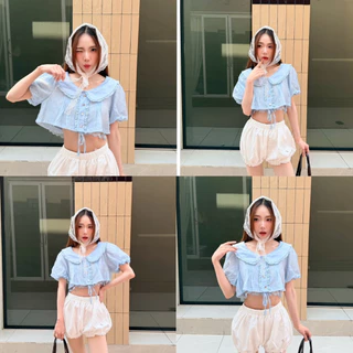 BY IRA (00016)Lokasunder Top เสื้อครอปแขนตุ๊กตา ครอปลูกไม้ คอบัว แต่งดกระดุมน่ารักๆ ชายเสื้อแต่งลูกไม้