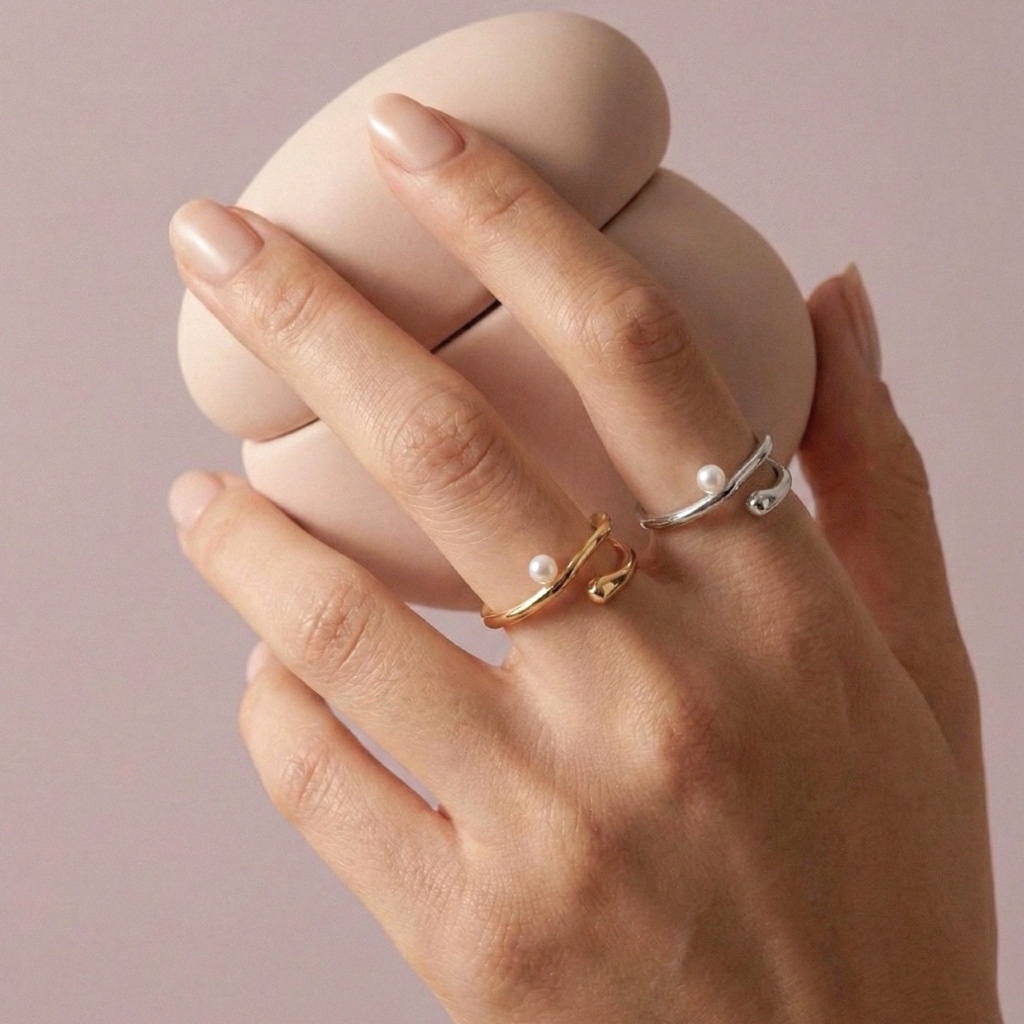 HOUSEOFMUQÉ Glow Bend Ring (Adjustable)