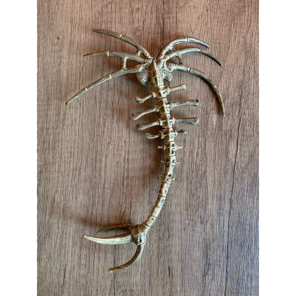 ชิ้นส่วนชุดเกราะ SPAWN EXO SKELETON SPAWN 1996 SERIES 4 WHITE REPAINT