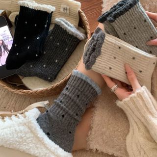 ถุงเท้าผู้หญิงแฟชั่น ถุงเท้าผู้หญิงลายจุด อุ่นและหนานุ่มเพื่…