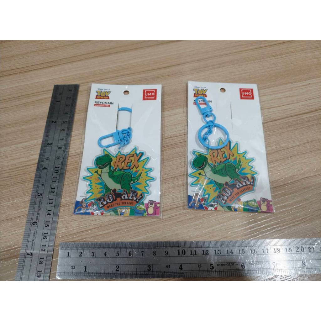 พวงกุญแจ อะคริลิค Toy story REX(049) UNO