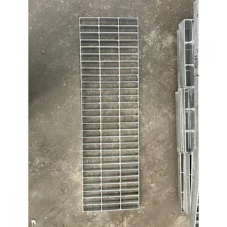 ตะแกรงท่อระบายน้ำ กว้าง 20cm 25cm 30cm 35cm ยาว1m ตะแกรงเหล็ก ฝาท่อน้ำ ฝารางน้ำ Steel Grating ฝาปิดท่อระบายน้ำ ทนสนิม